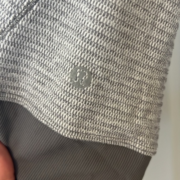 Lululemon long sleeve shirt size 6 - Picture 4 of 5